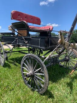 Buggy w/ wagon wheels