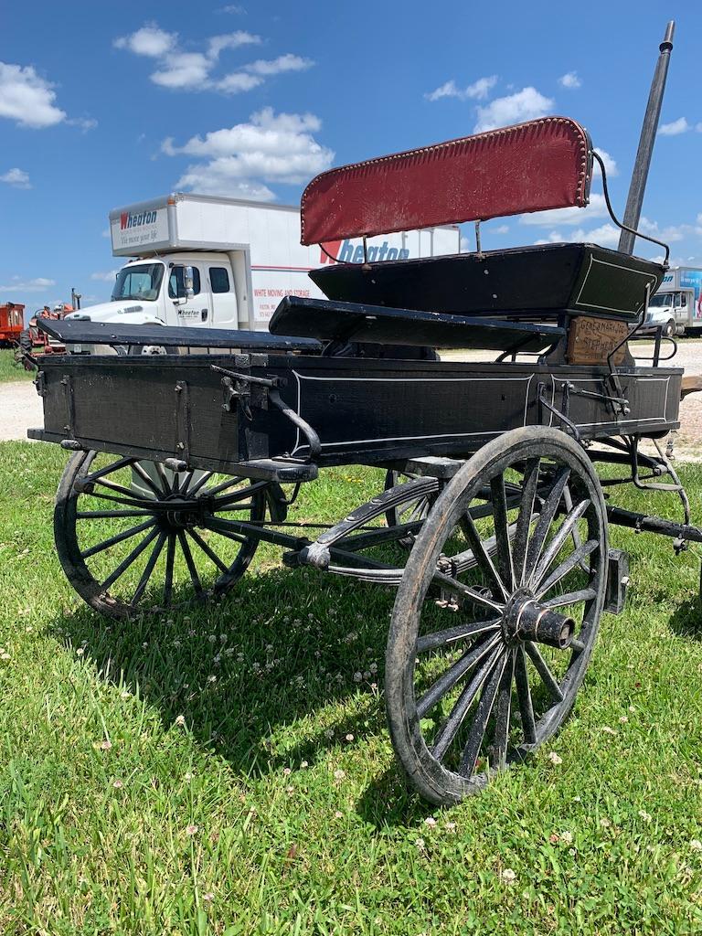 Buggy w/ wagon wheels