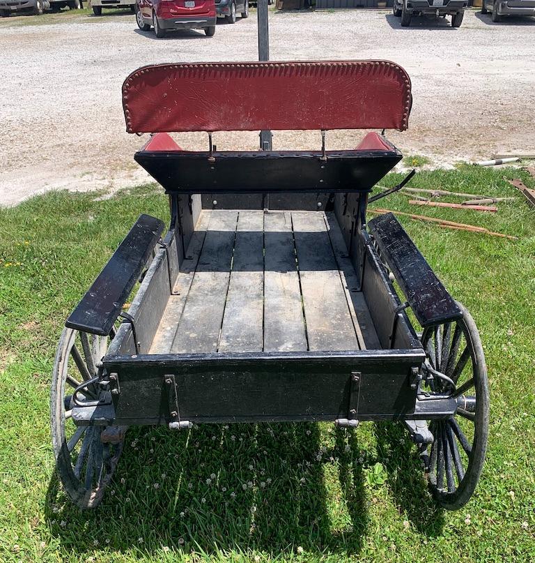 Buggy w/ wagon wheels