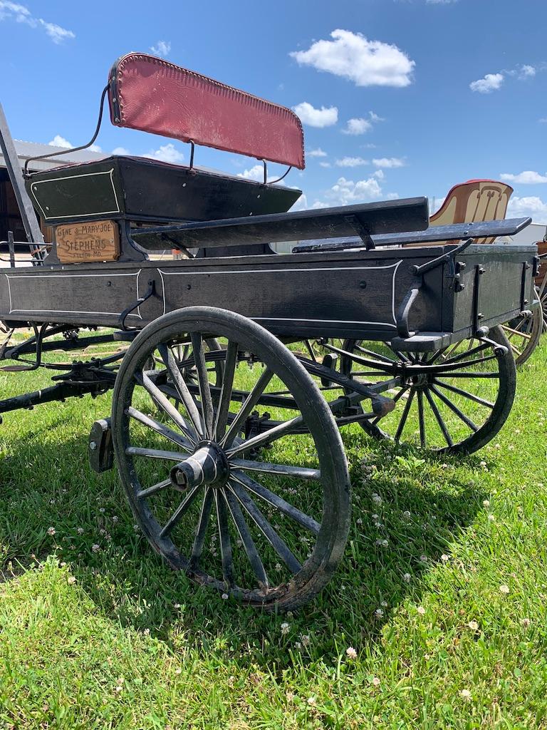 Buggy w/ wagon wheels