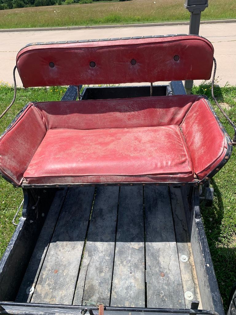 Buggy w/ wagon wheels