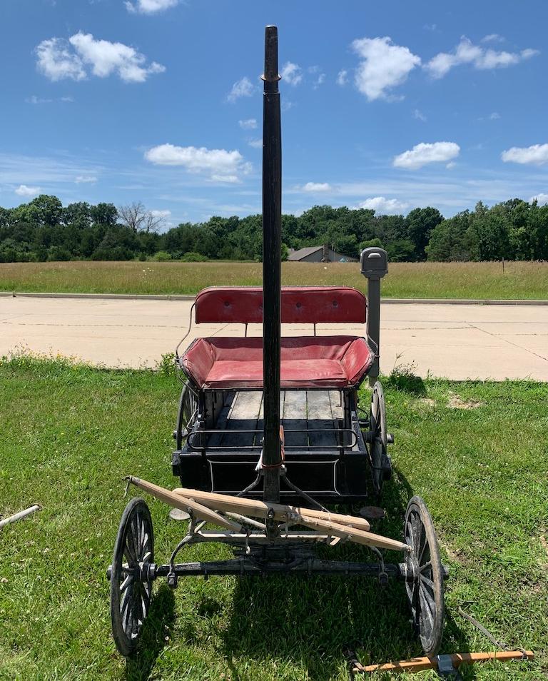 Buggy w/ wagon wheels