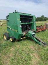 John Deere 375 Round Baler