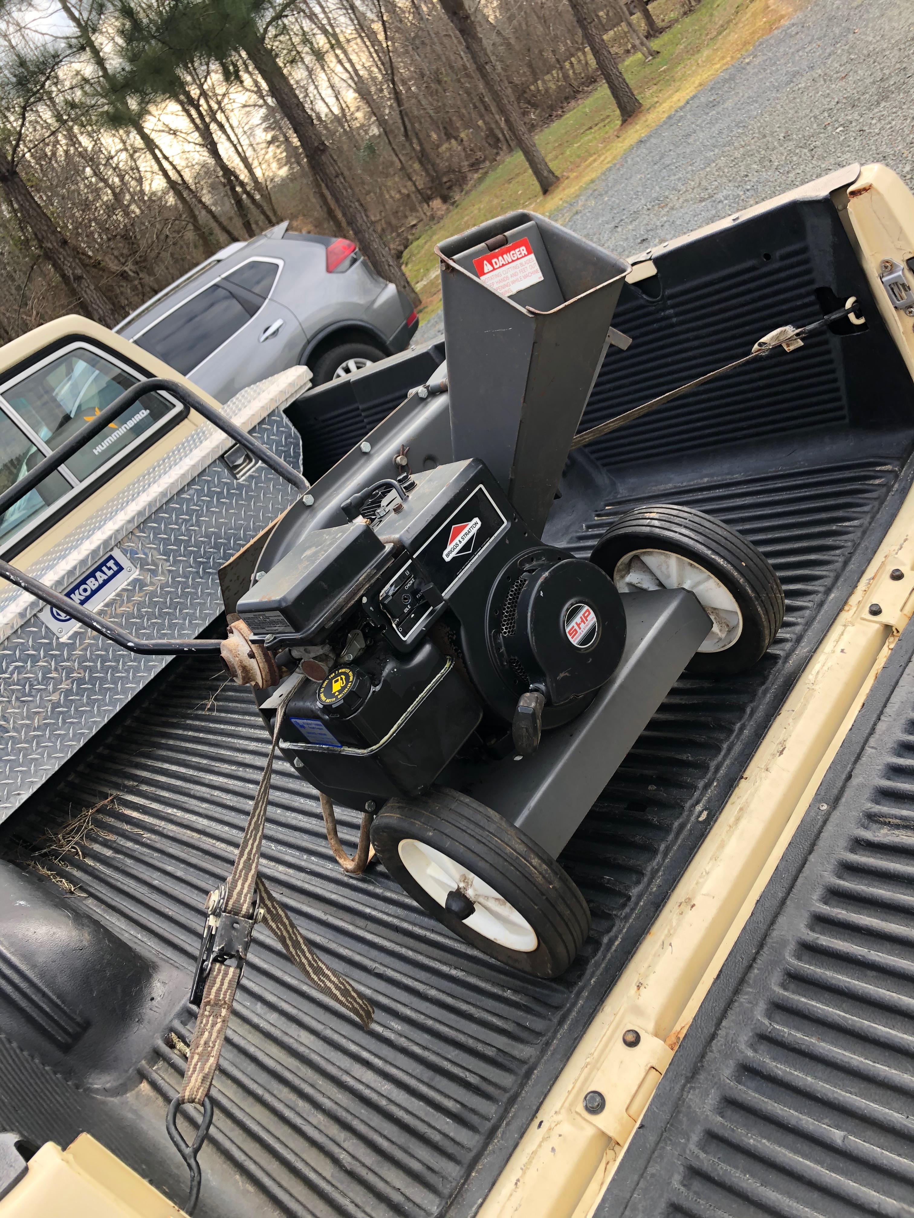 Chipper with Briggs and Stratton Engine