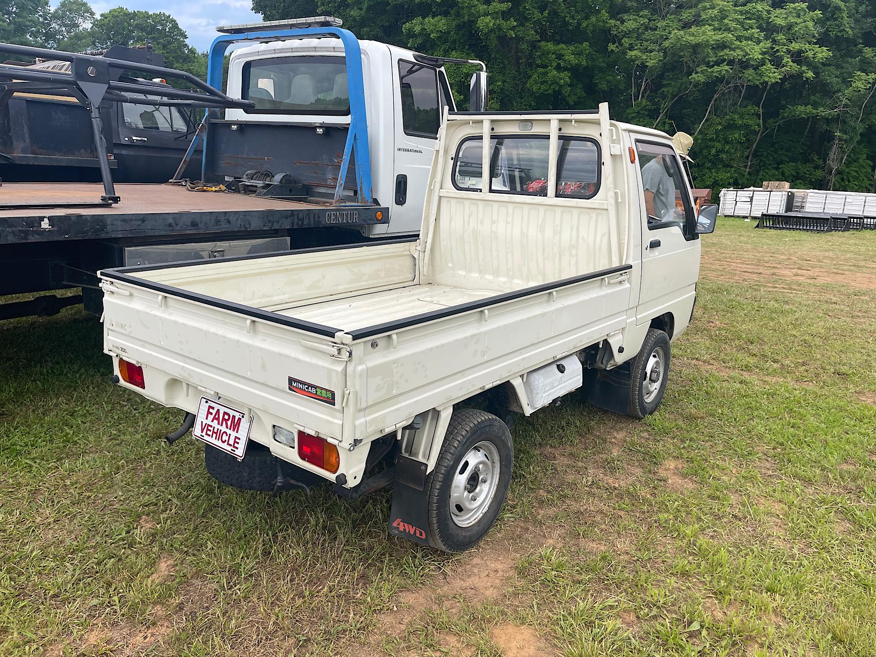 1988 Mitsubishi 4x4 Mini Truck (TITLE)