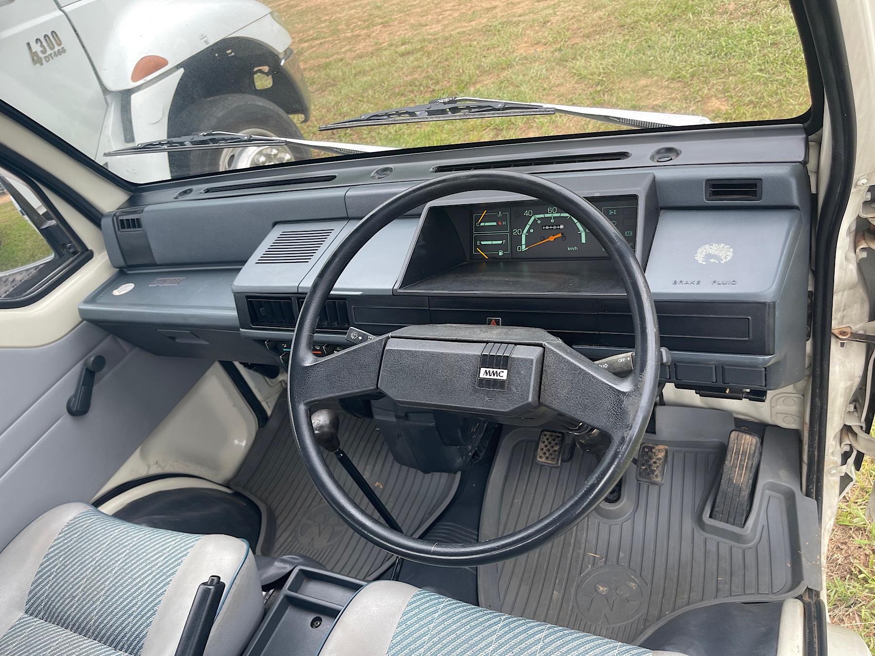 1988 Mitsubishi 4x4 Mini Truck (TITLE)