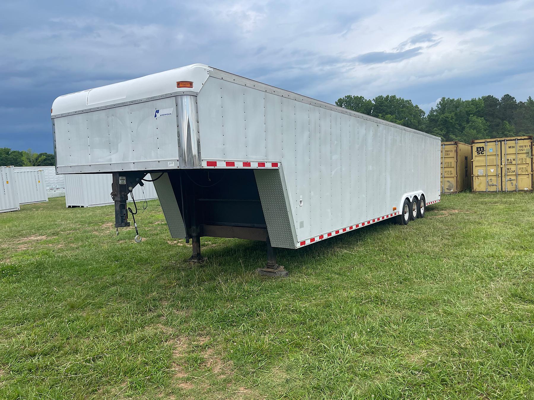 2000 Pace American 40' Enclosed Gooseneck Trailer (TITLE)