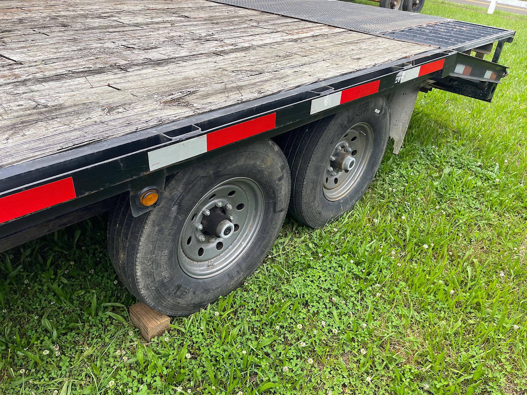 Titan 20' Gooseneck Trailer (Title)