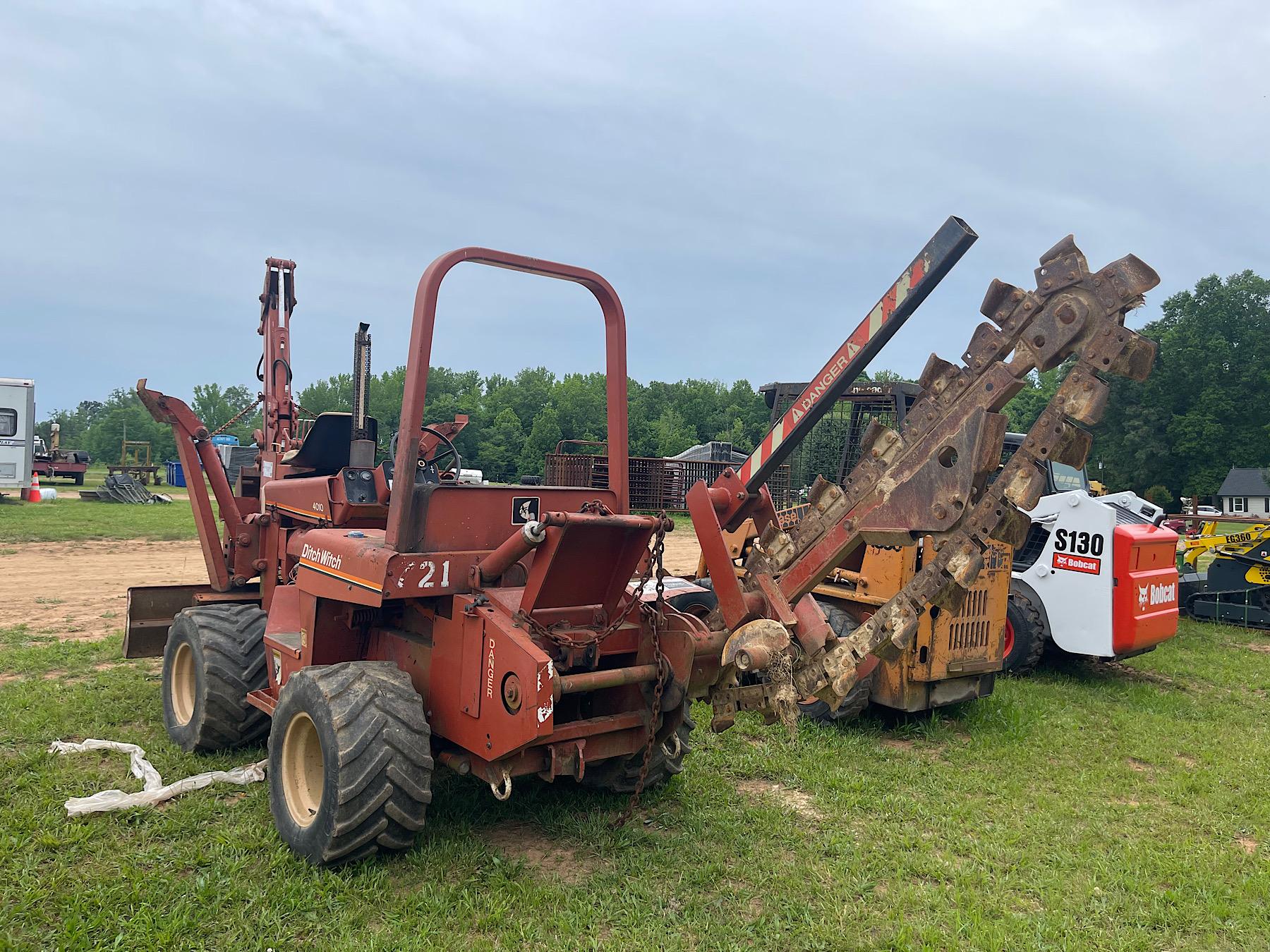 Ditch Witch 4010 Trencher/Backhoe