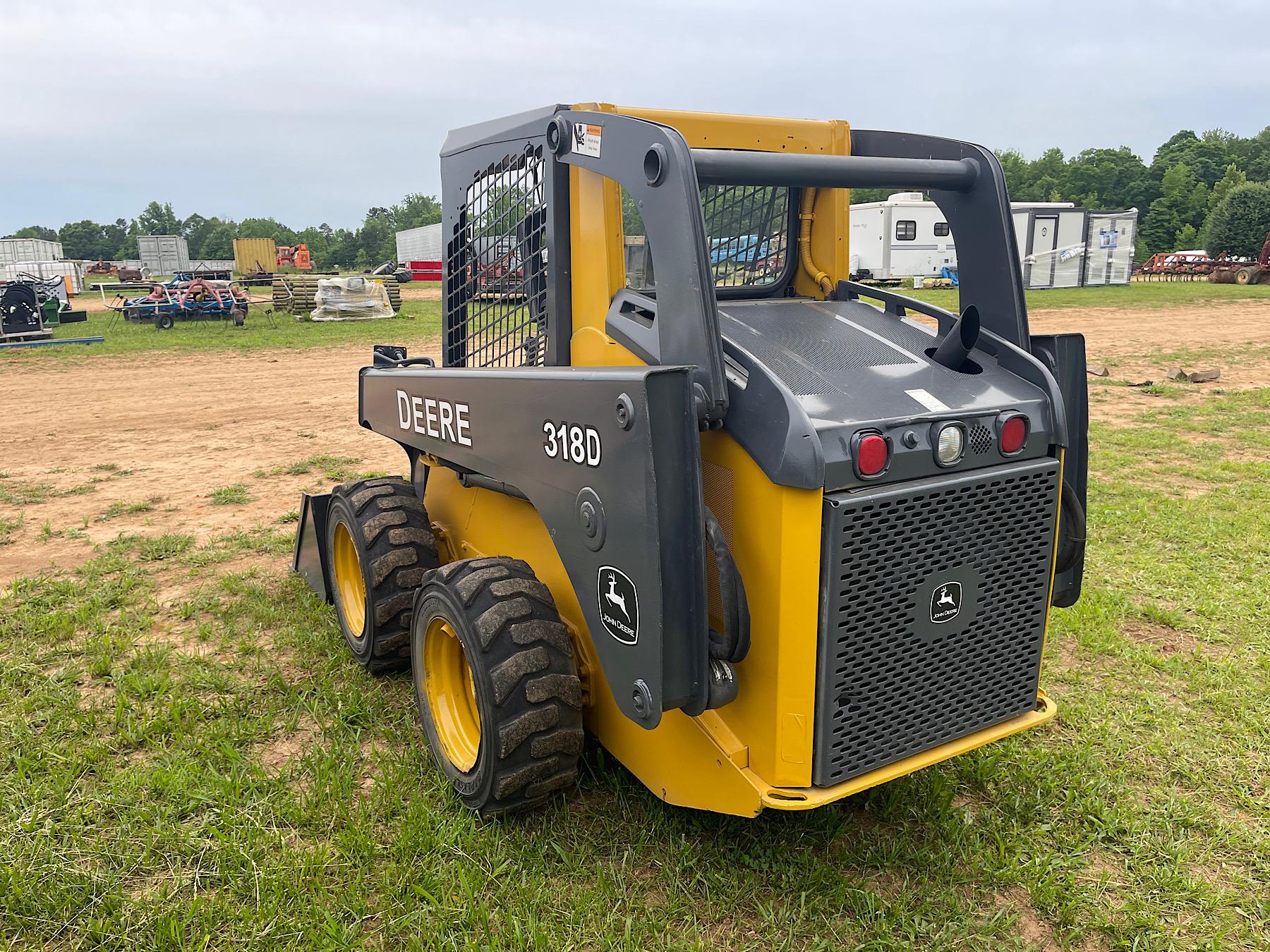 John Deere 318D Skid Steer