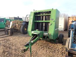 John Deere 335 Round Baler