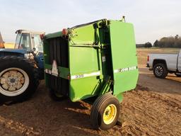 John Deere 335 Round Baler