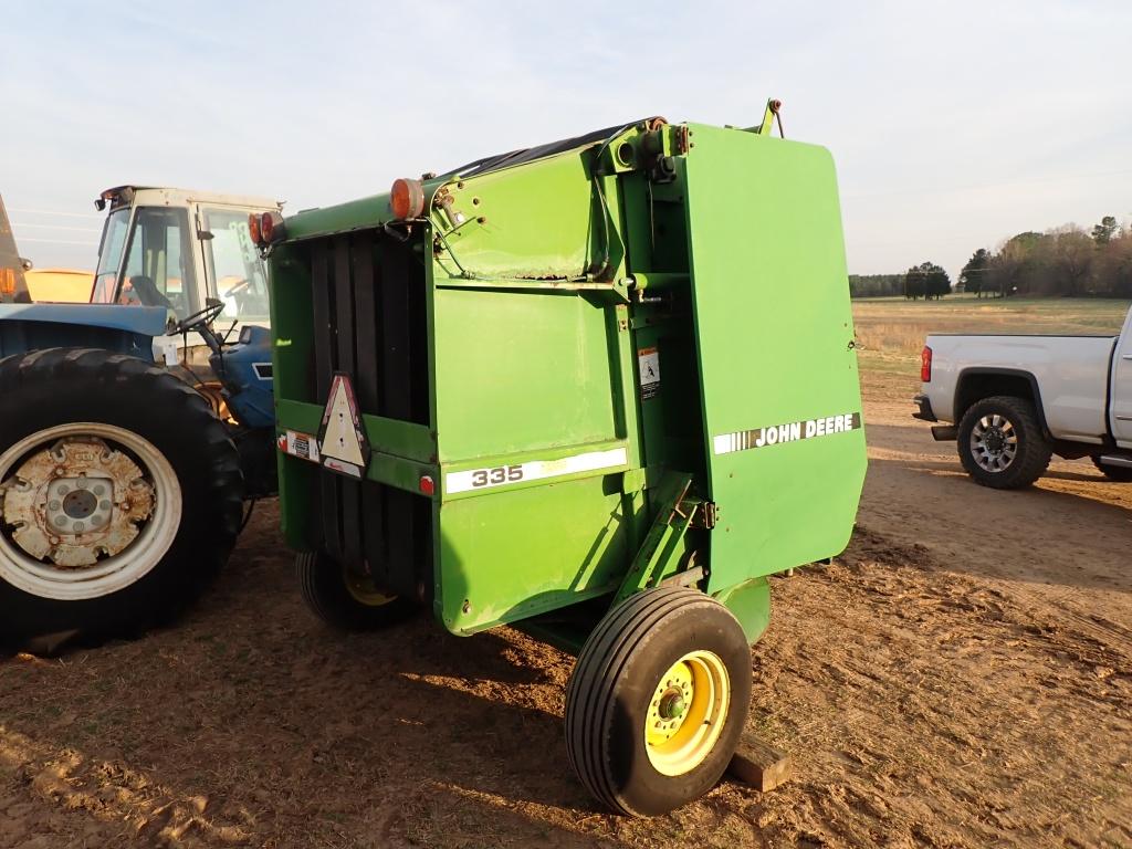 John Deere 335 Round Baler