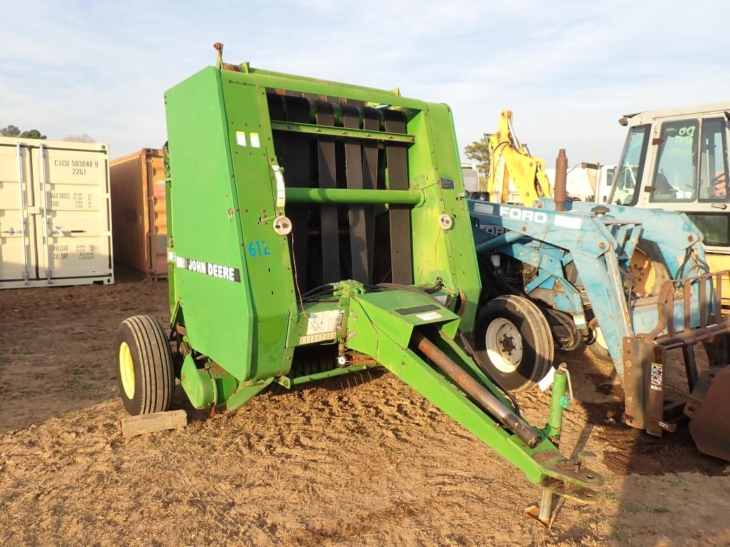 John Deere 335 Round Baler
