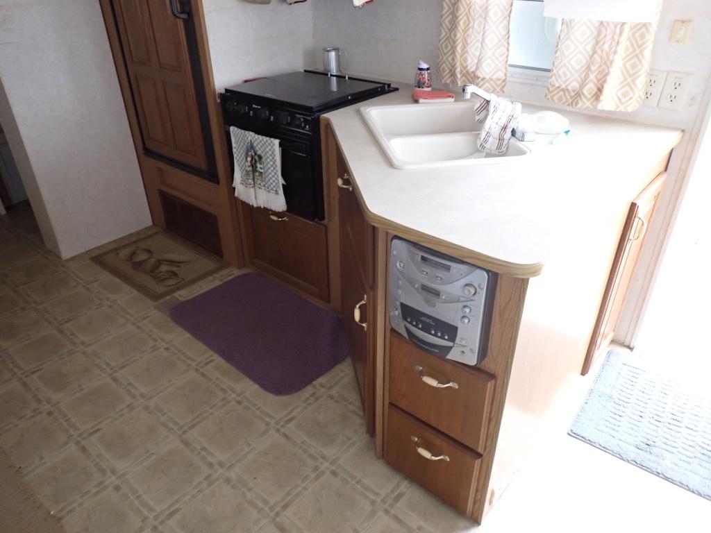 2003 Timber Lodge 28' Tag Along Camper (Title)