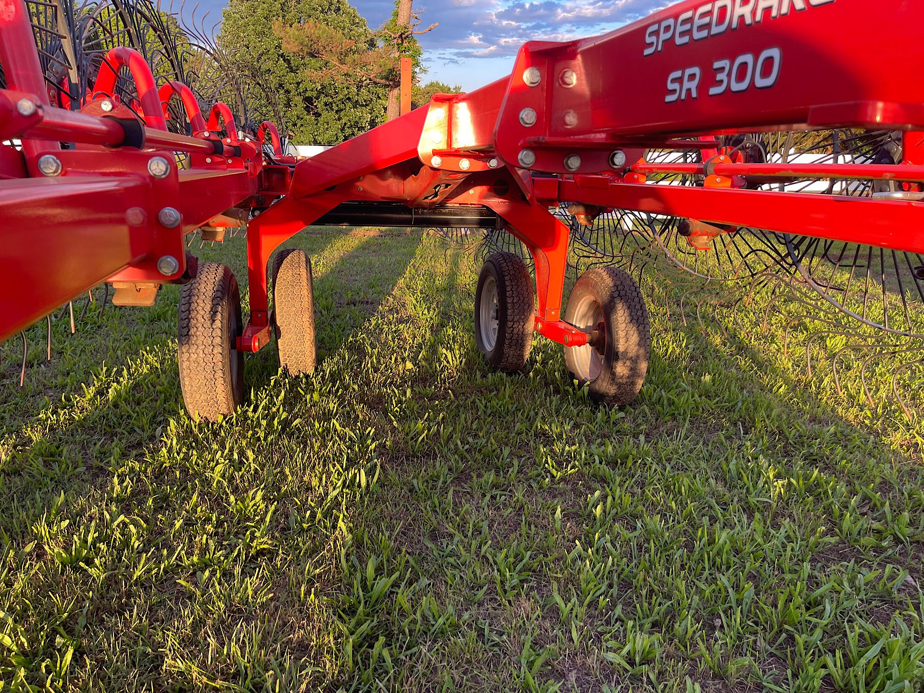 Kuhn 12 Wheel SR300 Speedrake