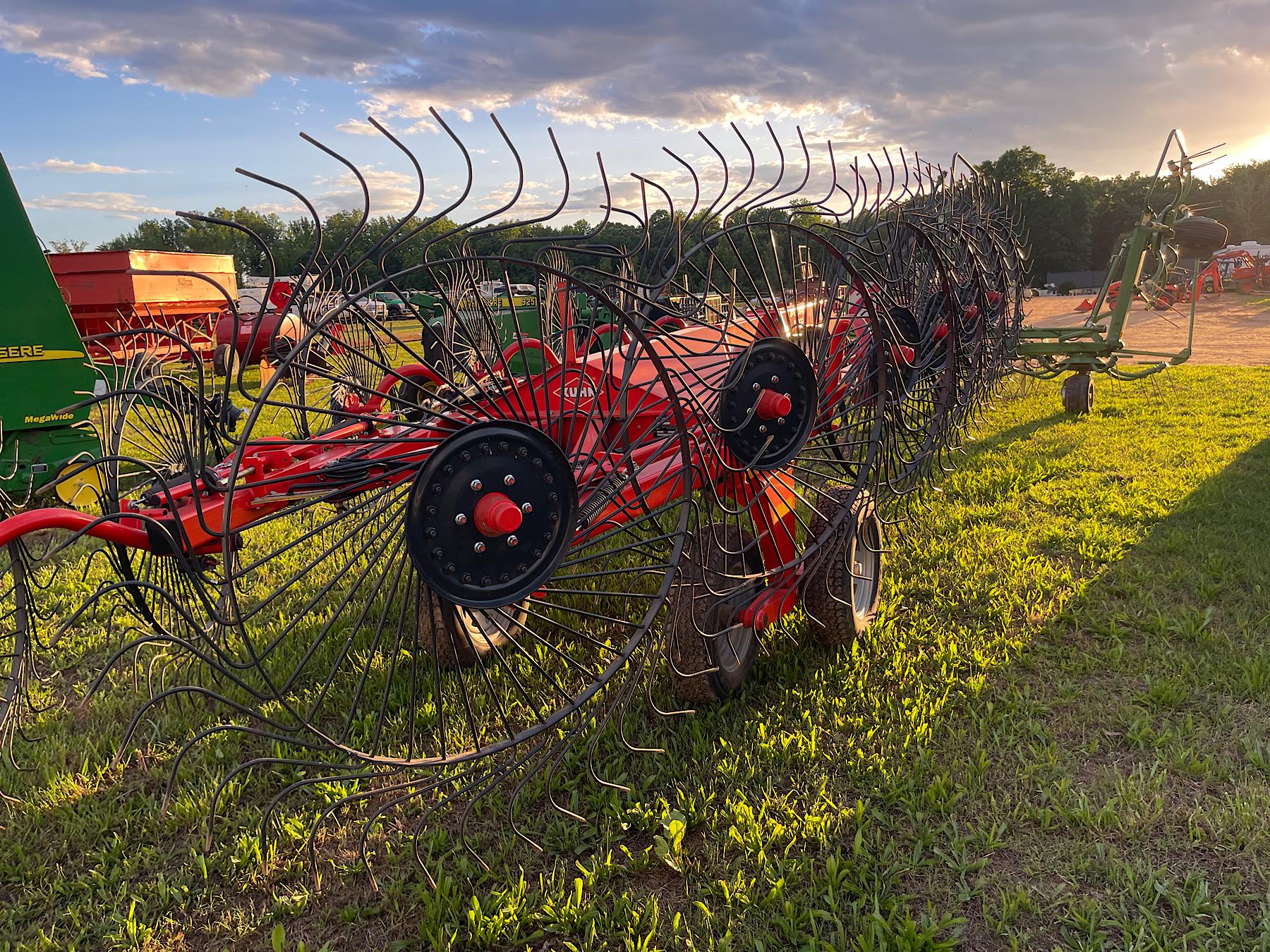 Kuhn 12 Wheel SR300 Speedrake