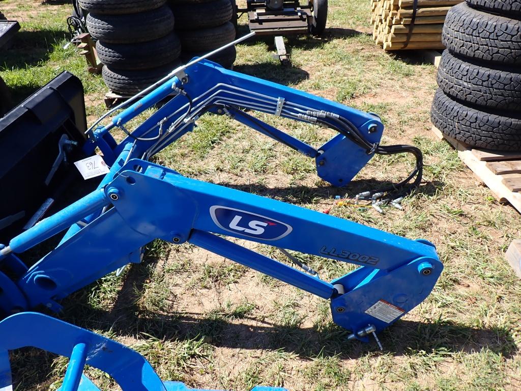 LS LL3002 Loader