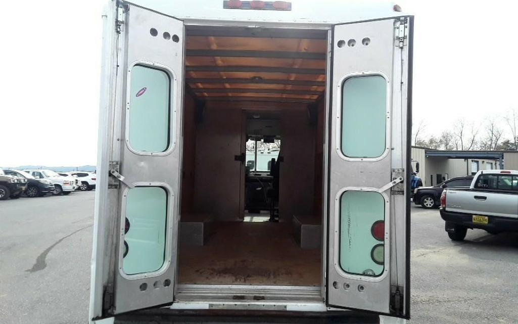 2005 GENERAL MOTORS P31442 BOX Truck