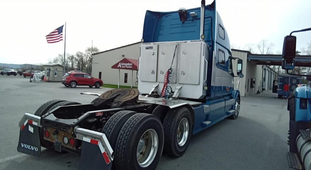 2006 VOLVO SEMI ROAD TRACTOR