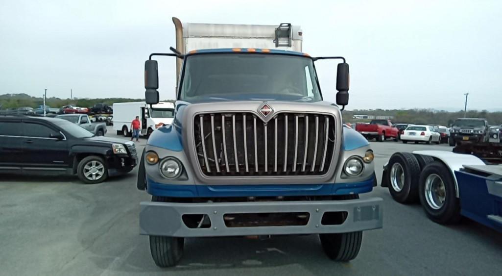 2010 INTERNATIONAL 7600 SBA 6X4 TANDEM BOX