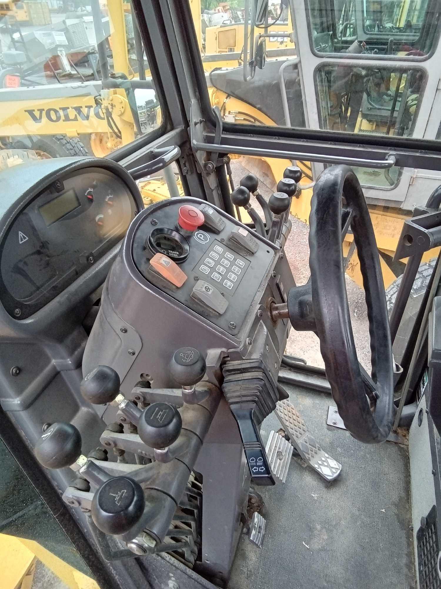 2004 VOLVO G710B GRADER - 150HP - 30000LB (OBSO