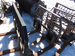 2010 GEHL FORKS/R09628 03 ATTACHMENT