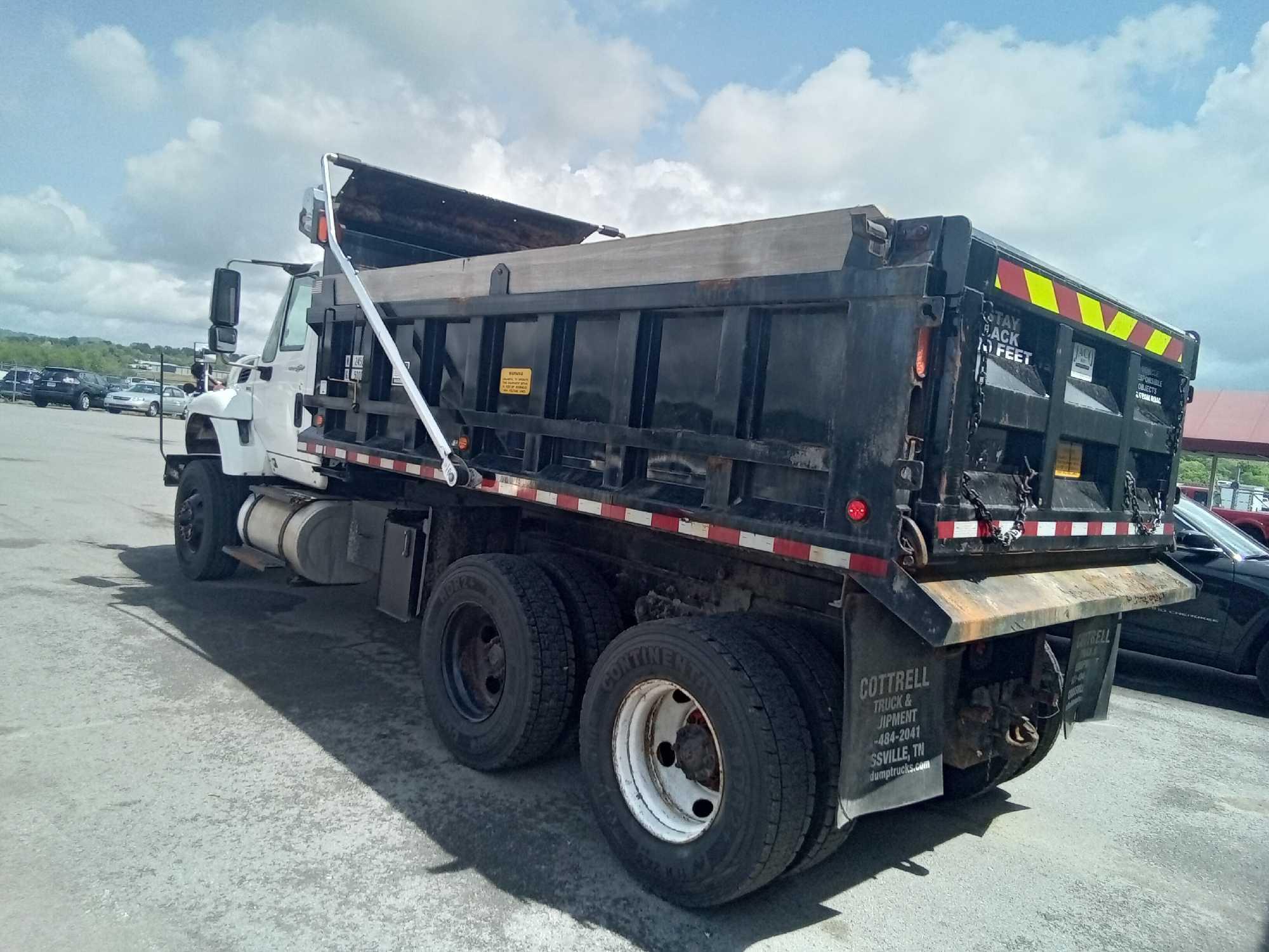 2012 INTL. 7600 TRUCK - DUMP - 50000 GVW A/T