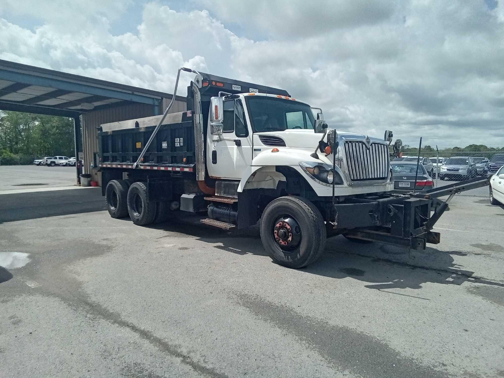 2012 INTL. 7600 TRUCK - DUMP - 50000 GVW A/T
