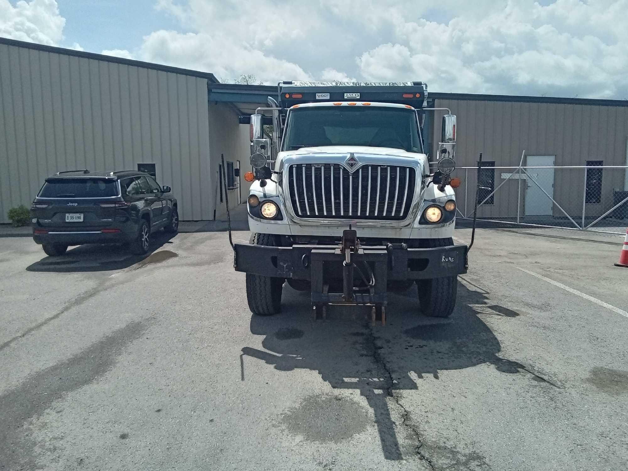 2012 INTL. 7600 TRUCK - DUMP - 50000 GVW A/T