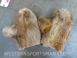 2 Pairs of Handmade Mittens out of Caribou & Beaver (2x$) TAXIDERMY