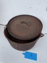12" Heavy Duty Antique Cast Iron Soup Pot w/ Lid and Legs