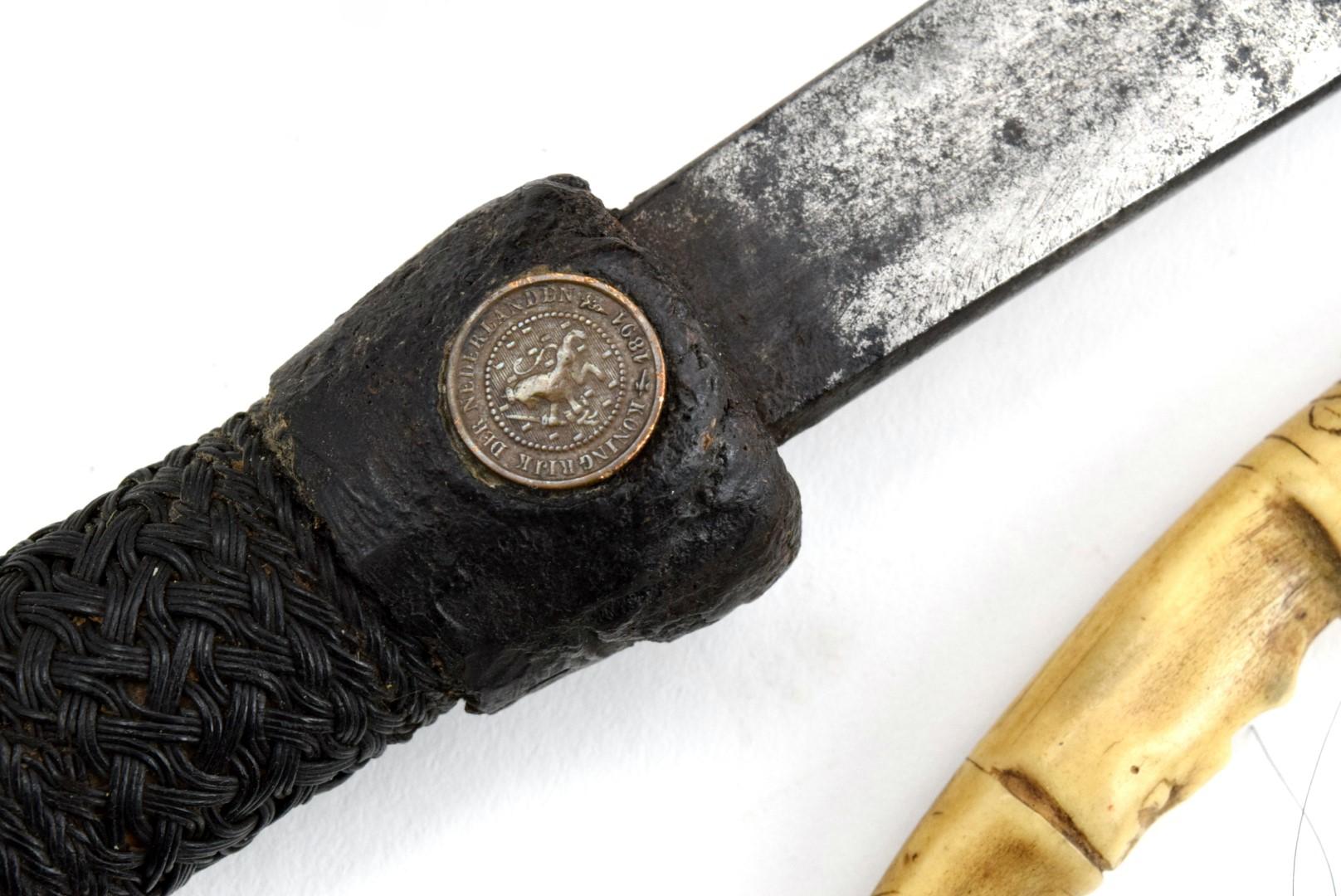 Fine 19th - early 20th C. Indonesian MANDAU Parang Ihlang Sword ~ Impressive Carved Grip & Gold Inla