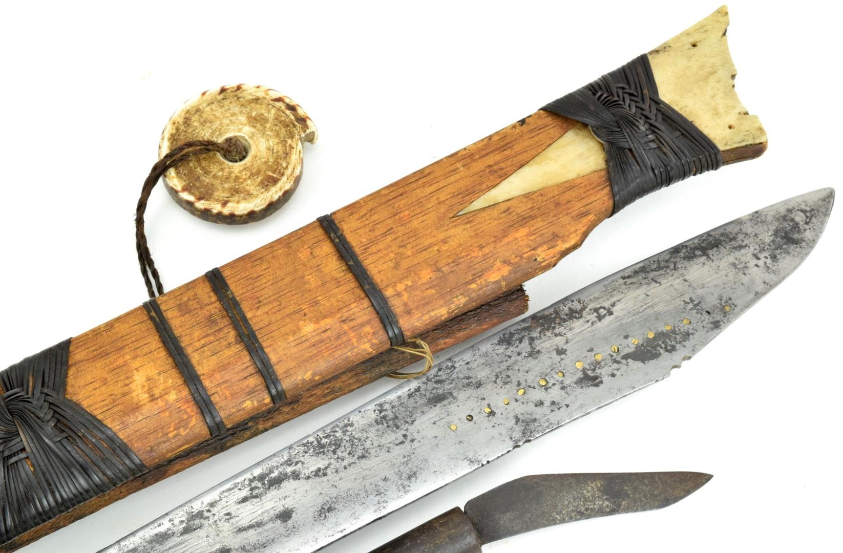 Fine 19th - early 20th C. Indonesian MANDAU Parang Ihlang Sword ~ Impressive Carved Grip & Gold Inla