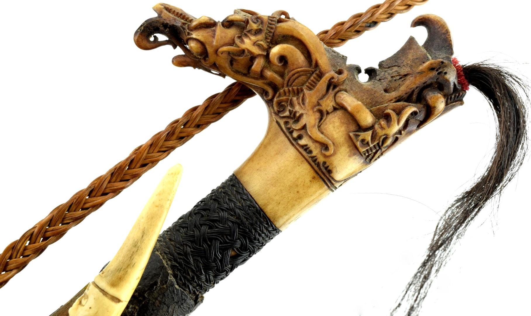 Fine 19th - early 20th C. Indonesian MANDAU Parang Ihlang Sword ~ Impressive Carved Grip & Gold Inla