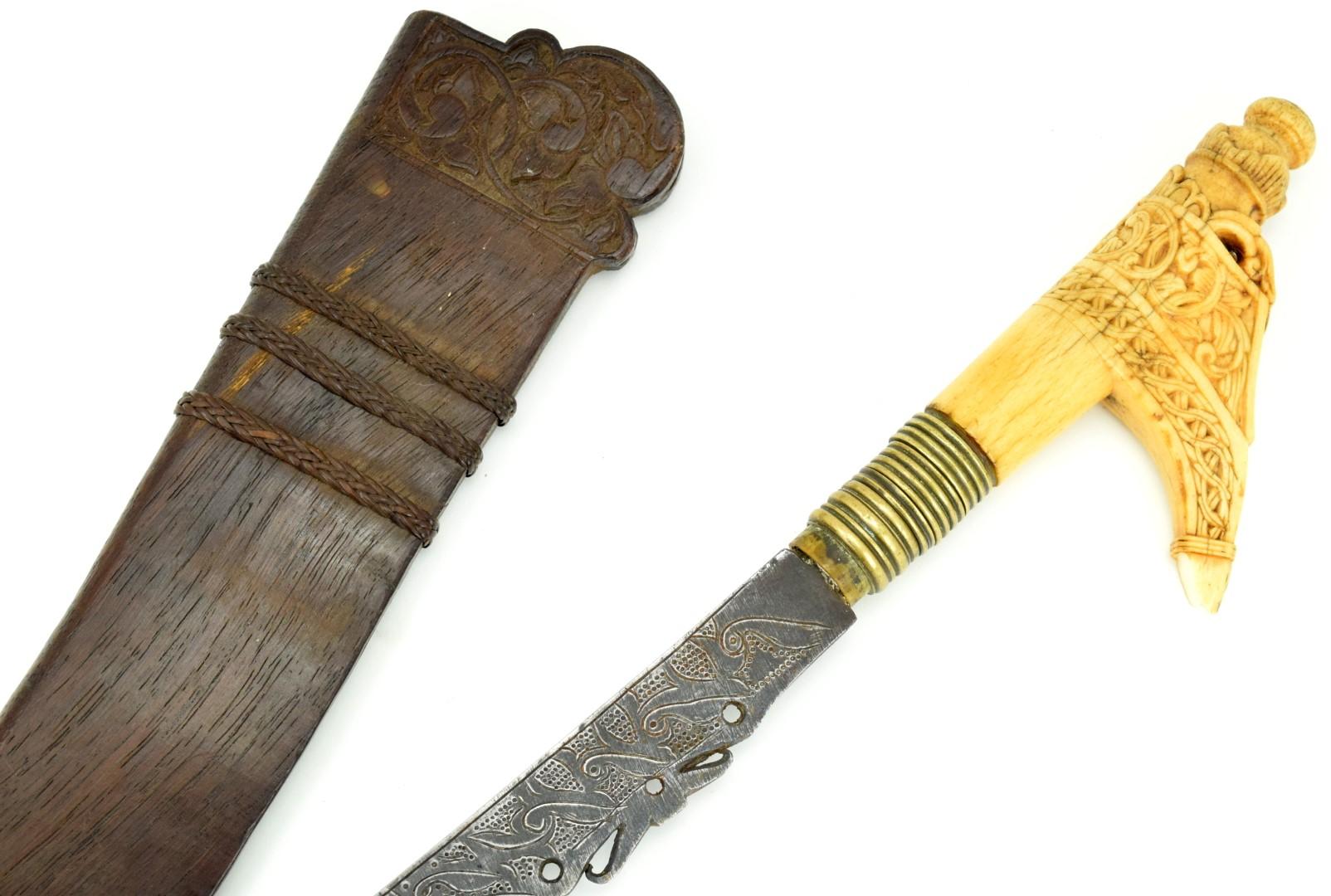 Scarce Early 20th C. Indonesian Borneo NIABOR Sword ~ Dayak Headhunters Tribe