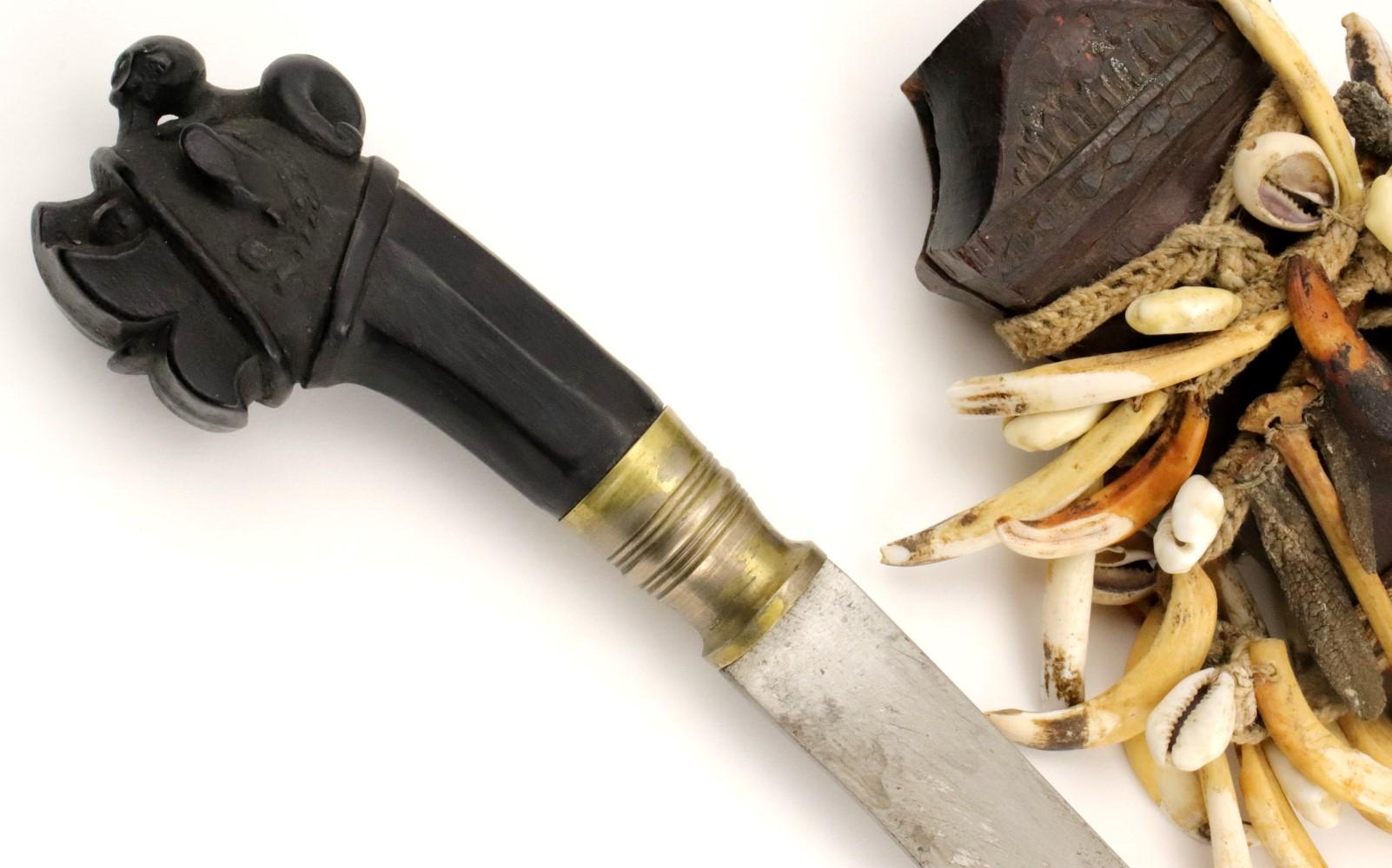 Rare 19th - early 20th C. Indonesian Nias BALATO Sword (telugu, balatu sebua) ~ Animal Teeth & Shell