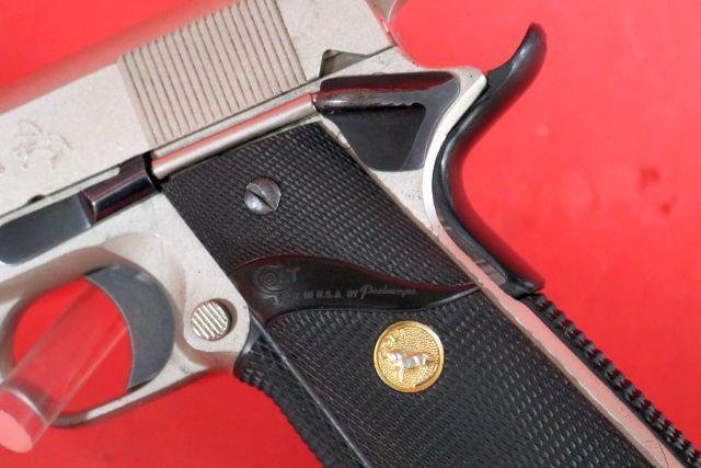 COLT COMBAT COMMANDER SERIES 45 SEMI AUTO PISTOL