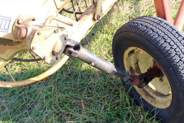 NEW HOLLAND ROLABAR 256 RAKE