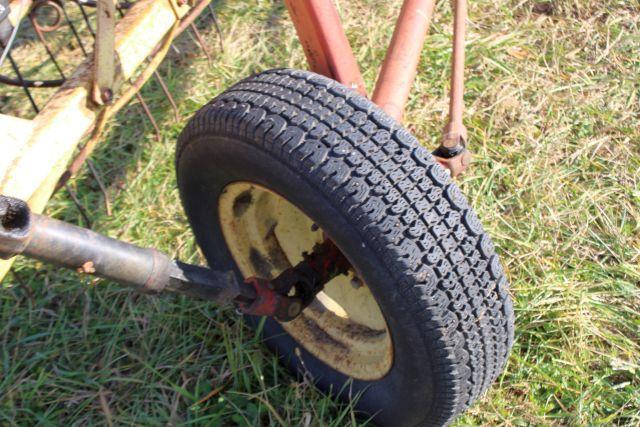 NEW HOLLAND ROLABAR 256 RAKE