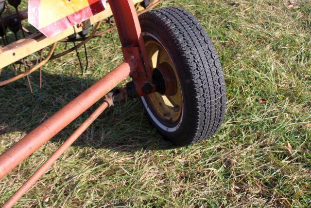 NEW HOLLAND ROLABAR 256 RAKE