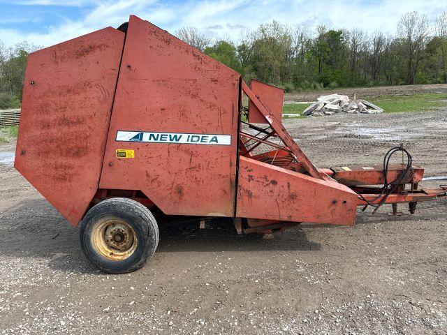 AVCO 456 ROUND BALER