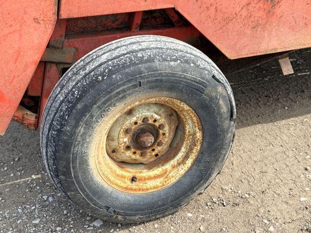 AVCO 456 ROUND BALER