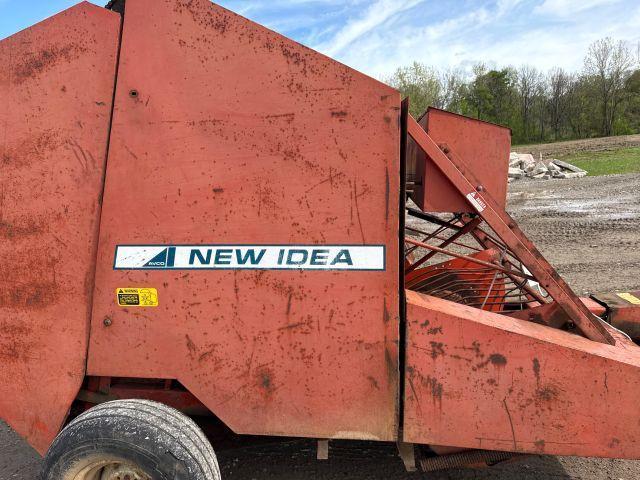 AVCO 456 ROUND BALER
