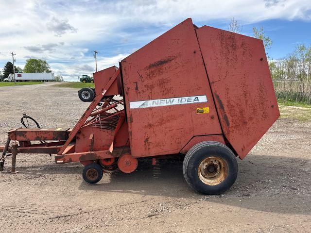 AVCO 456 ROUND BALER