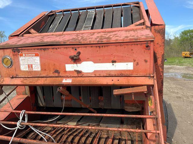 AVCO 456 ROUND BALER