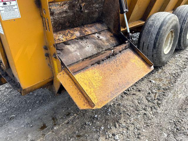 KUHN KNIGHT 8118 MANURE SPREADER