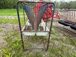 HAY FEEDER
