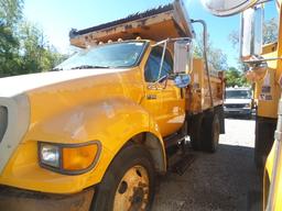 2004 FORD F650