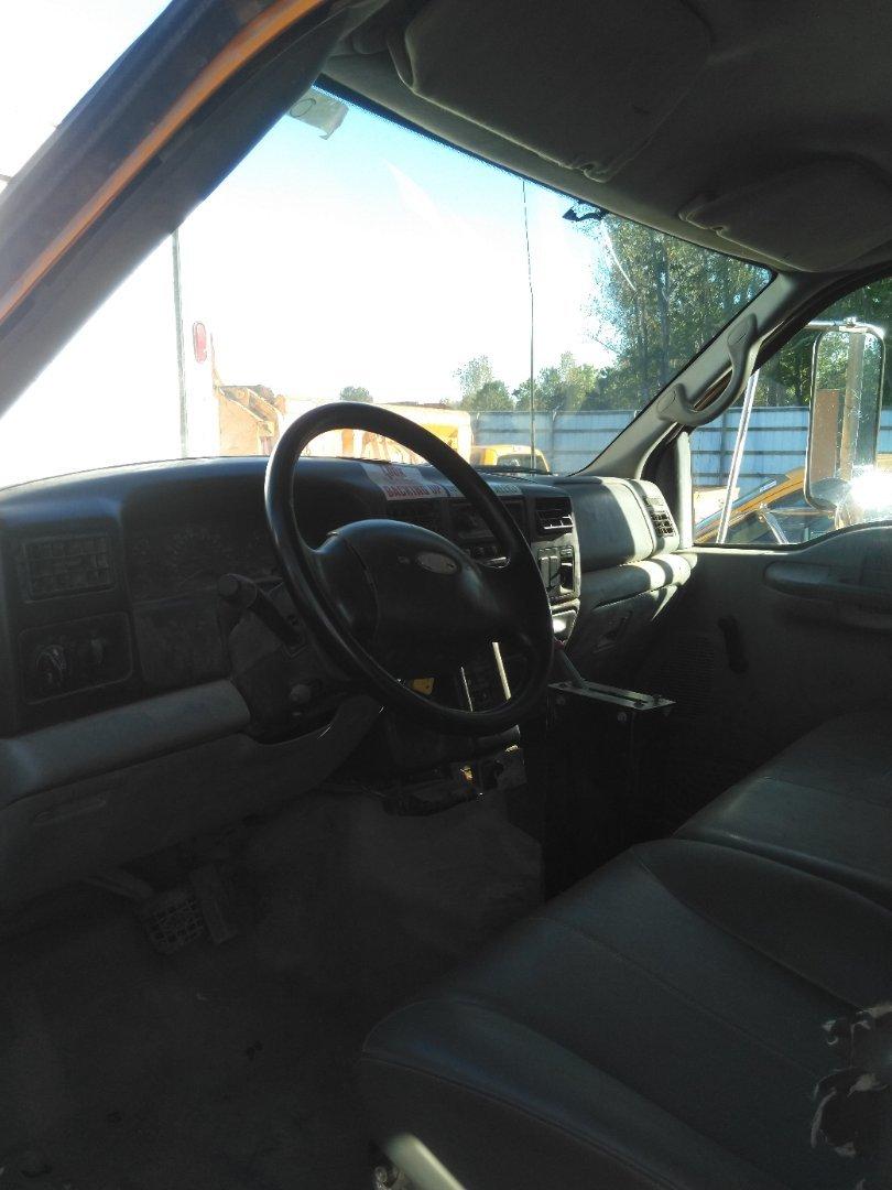 2004 FORD F650